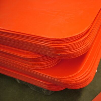 PP Layer Pad is designed for glass bottle separation and stacking, offering excellent load-bearing strength, reusable performance, and customizable sizes and thicknesses.