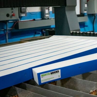 Waterjet Cutting Brick is speciaal ontworpen voor waterstraalsnijtoepassingen, en biedt een stabiel, duurzaam en betrouwbaar snijondersteuningsoppervlak om de snijnauwkeurigheid en efficiëntie te verbeteren.